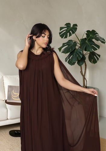 فستان طويل شيفون جورجيت بكاب متصل بني