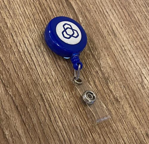 تعليقة بلاستيك لون ازرق غامق 20 مل