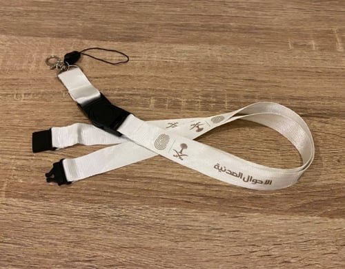 حبل بطاقة عمل لون أبيض