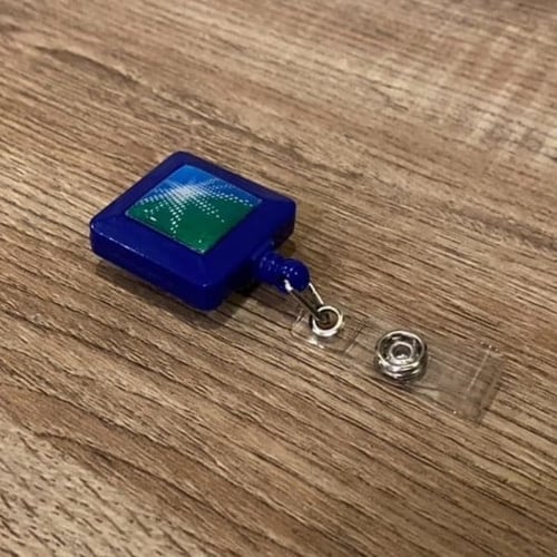 تعليقة بلاستيك مربع لون أزرق