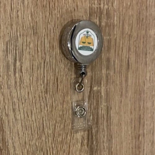 تعليقة لون فضي دائري ( بلاستيك ) 20 مل