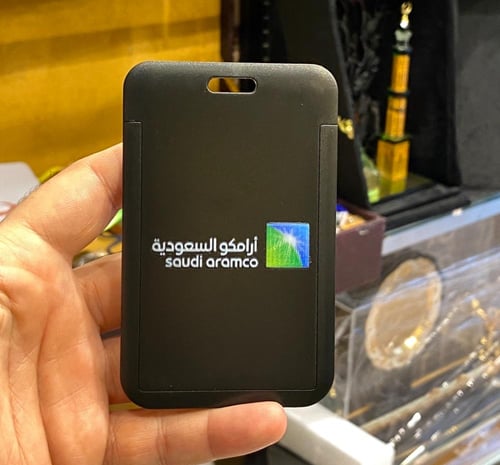 حامل بطاقة جلد طولي خاص بموظفين ارامكو