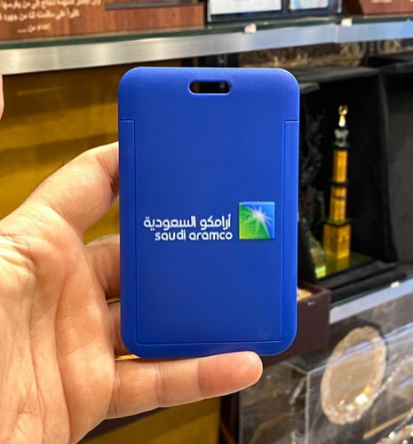 حامل بطاقة جلد طولي خاص بموظفين ارامكو