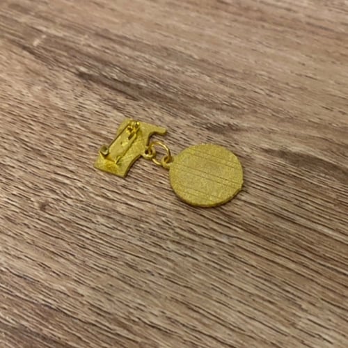 بروش علم السعودية ورؤية معدن مشبك ( عرض 1.9سم ارتف...