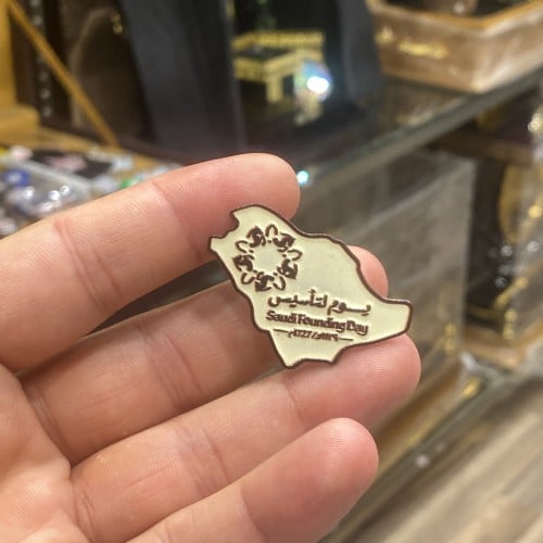 بروش يوم التأسيس معدن لون بيج