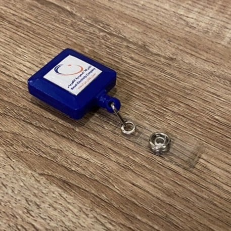 تعليقة بلاستيك مربع لون أزرق