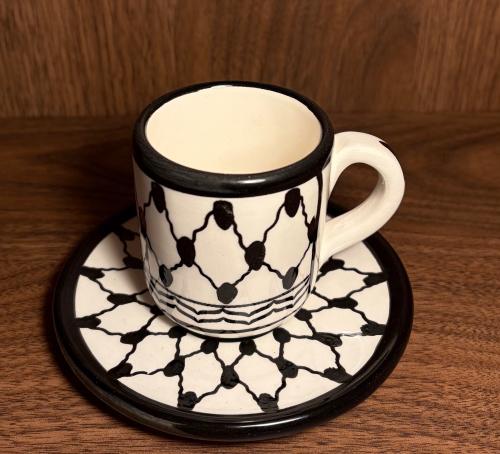 فنجان خزف فلسطيني نقشة الكوفية