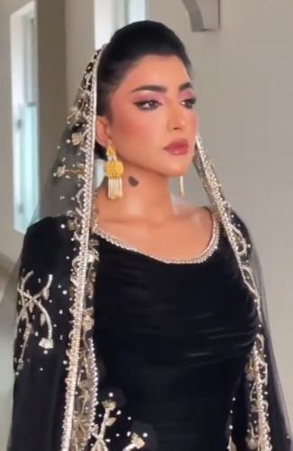 فستان مخمل اسود