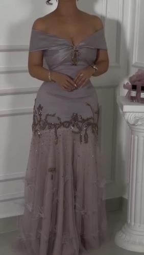 تصميم فساتين حرير بني