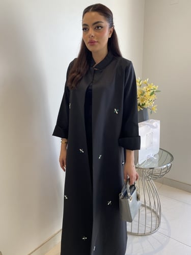 Dl15 عبايه تفته اسود مع بروش