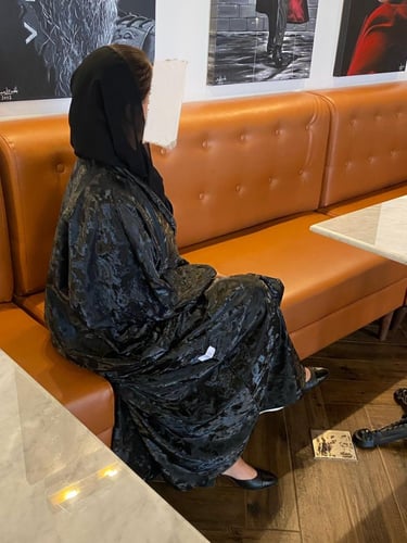 Dl10 عبايه جلد اسود