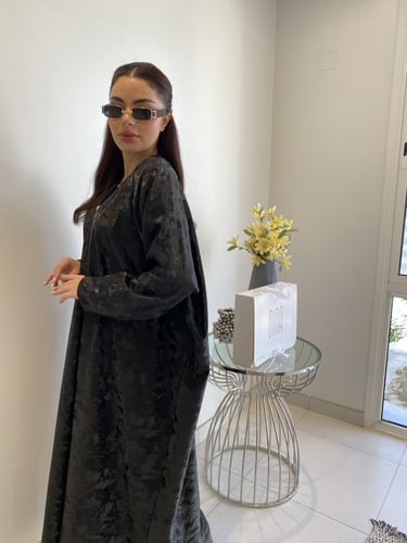 Dl10 عبايه جلد اسود