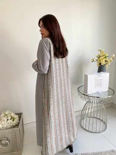 Dl12 عبايه شتويه جوخ وسدو ( TWO SIDES) اللون رمادي