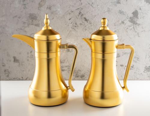 طقم ترامس شاي وقهوة بتصميم عصري انيق لون ذهبي مطفى