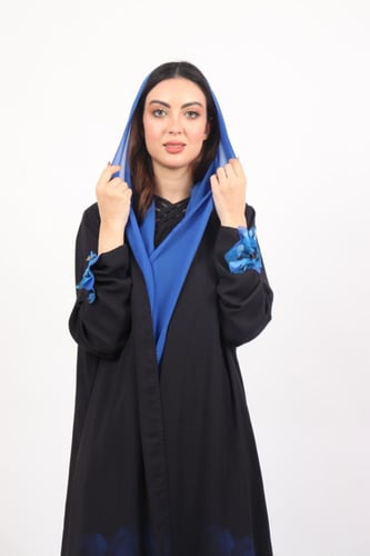 عباية بالوردة باللون ازرق