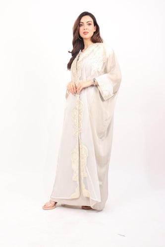 عباية بشت مطرزة بالذهبي