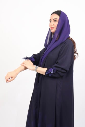 عباية بالودرة باللون الموڤ