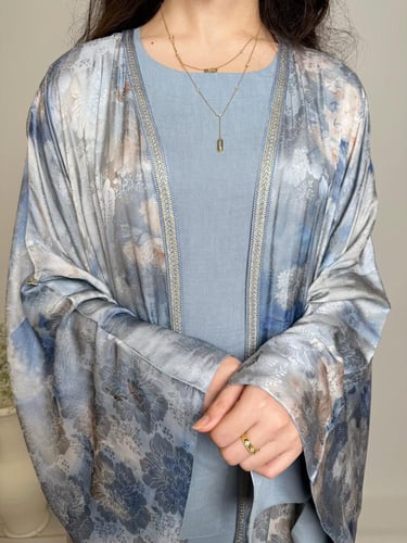 عباية الكيمونو اليابانية باللون الارزق