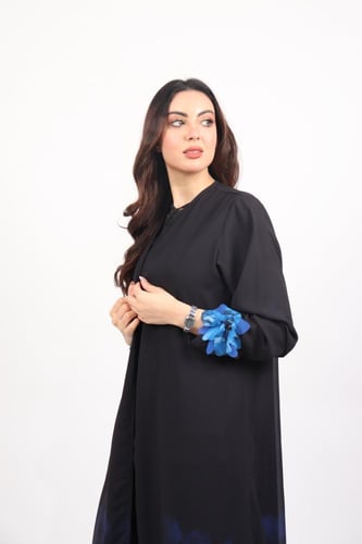 عباية بالوردة باللون ازرق