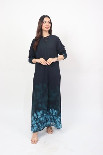 عباية بالوردة باللون الأخضر