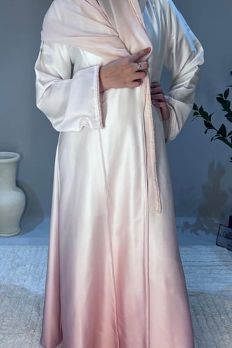 عباية بتدرجات اللون الوردي