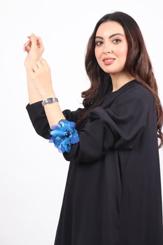 عباية بالوردة باللون ازرق