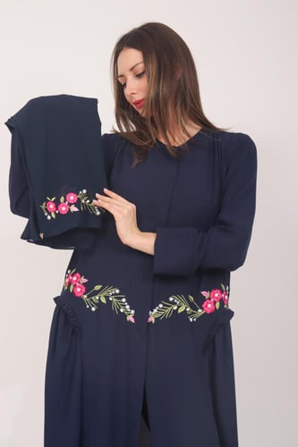 عباية مطرزة من الخصر كحلي