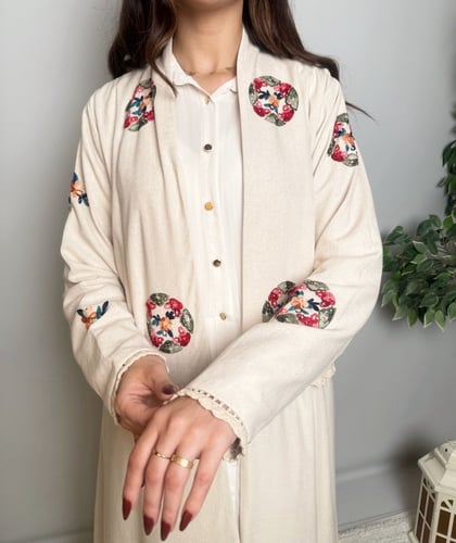 عباية لينن بيور مطرزة يدويًا