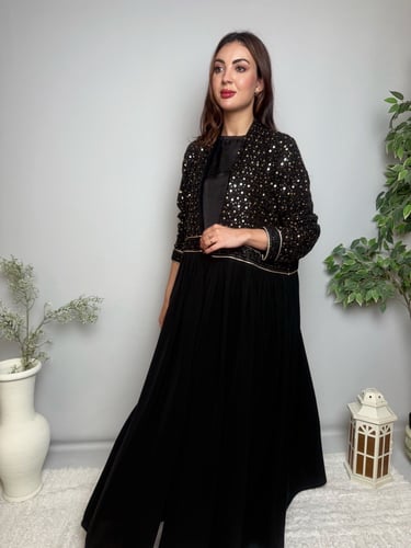 عباية رمضانية باللون الاسود والذهبي