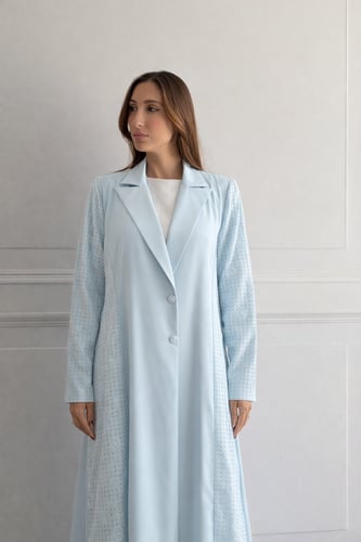 بليزر أنيق كريب تركي مع دانتيل مطرز – سماوي