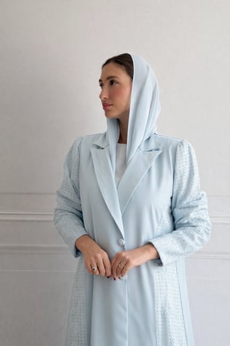 بليزر أنيق كريب تركي مع دانتيل مطرز – سماوي