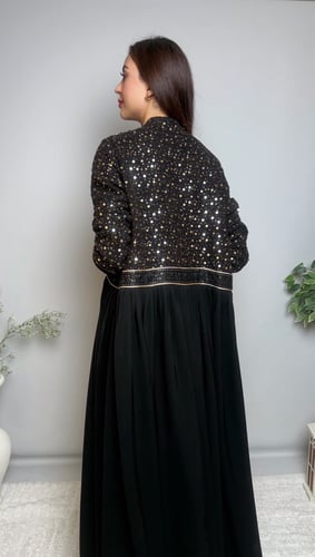 عباية رمضانية باللون الاسود والذهبي