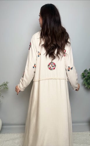 عباية لينن بيور مطرزة يدويًا