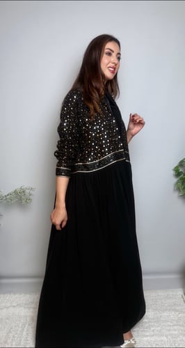 عباية رمضانية باللون الاسود والذهبي