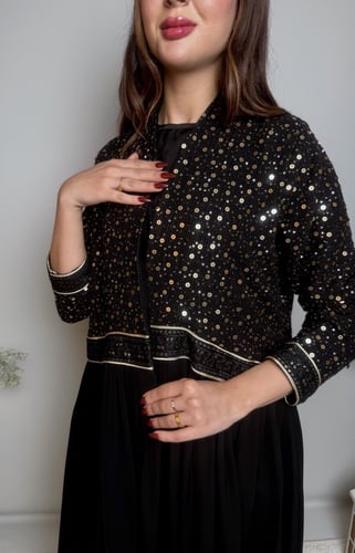 عباية رمضانية باللون الاسود والذهبي