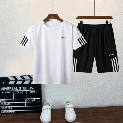 طقم رياضي للأطفال