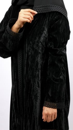 عبايه مخمل مقلم