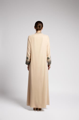 دراعة مخملية مستوحاة من تراث نجد