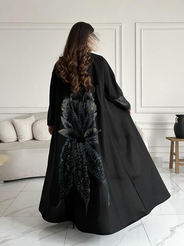 رسم يدوي بالخلف