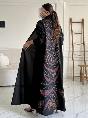 رسم يدوي من الخلف