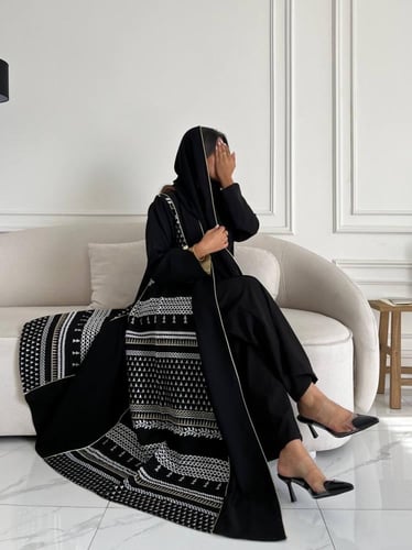 كريب تطريز بالجوانب