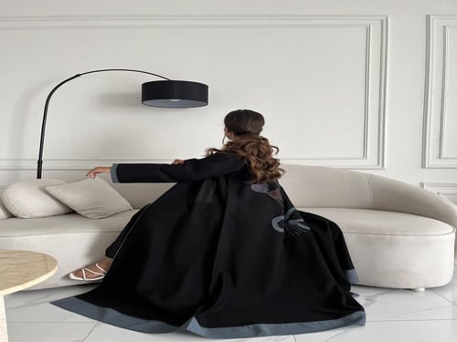 رسم يدوي بالخلف