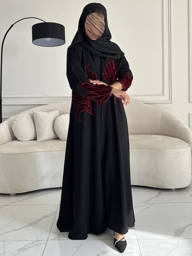 كريب بتطريز مخمل