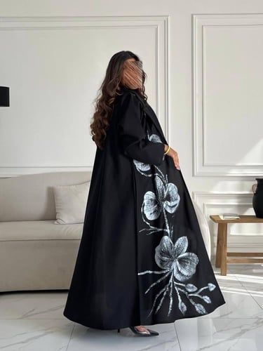 رسم يدوي من الامام