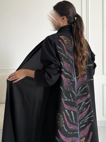 رسم يدوي من الخلف