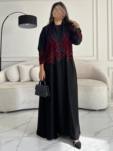 كريب بتطريز مخمل