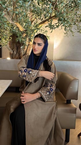 كريب تطريز بالخلف