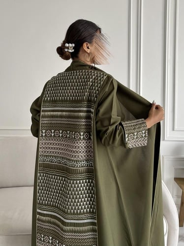 كريب تطريز بالخلف