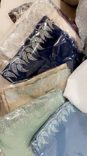 Light Emirati shawls