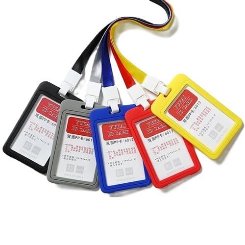 حامل بطاقة اسم بلاستك طولي 74×105 مم مع حبل 20 حبة...